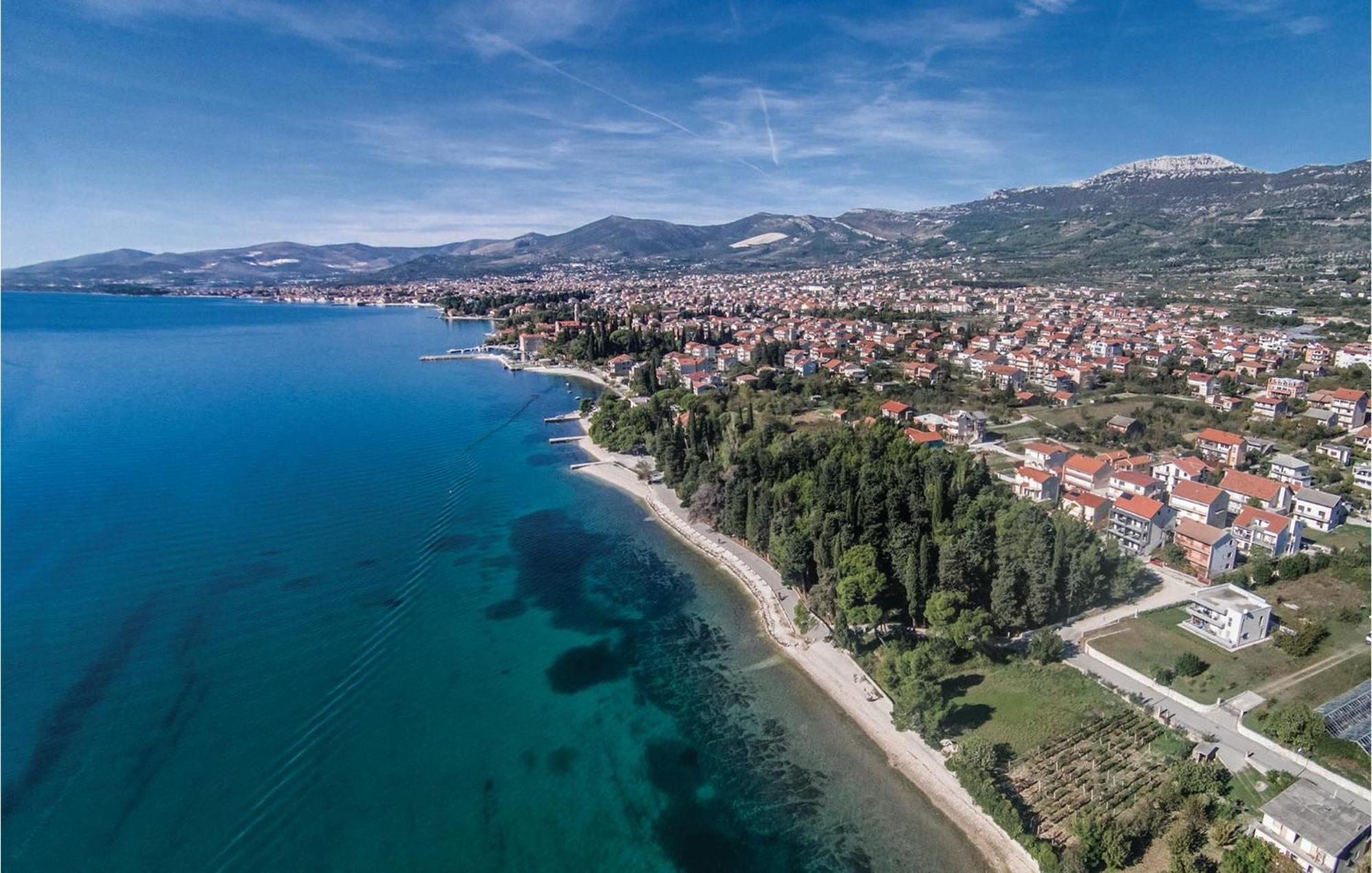 3 Bedroom Beautiful Apartment In Kastel Luksic Kaštela Exteriér fotografie